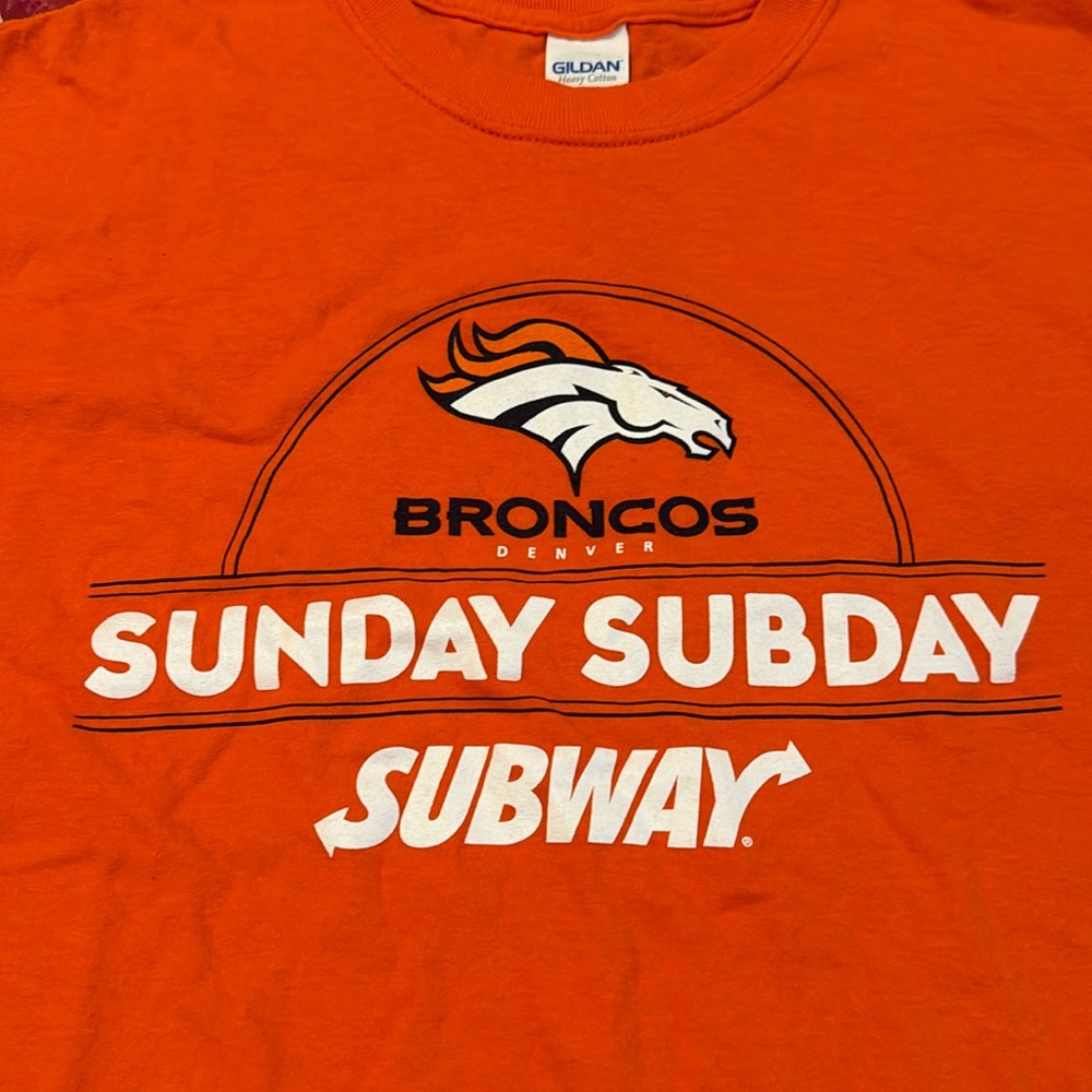 Denver Broncos Orange Cotton Men’s Tee Sunday Subday Subway Sz M Like New